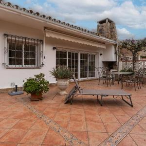 Charming two bedroom house close to the sea