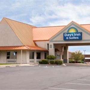 Days Inn & Suites by Wyndham Kokomo