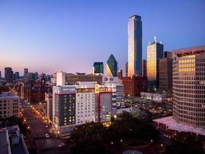 Courtyard by Marriott Dallas Downtown / Reunion District hotel near Kay Bailey Hutchison Convention Center