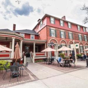 Hotels near SUNY Geneseo - Big Tree Inn