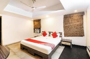Vaccinated Staff- OYO 9131 Hotel Apsara, Raipur