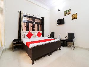 OYO Flagship 45992 Hotel Royal, Faizabad