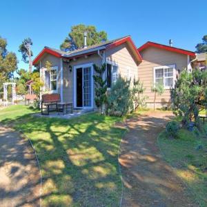 Sunset Center Hotels - Bide-A-Wee Inn and Cottages