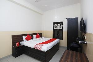 OYO 44000 The Nest - Knowledge Park, Greater Noida