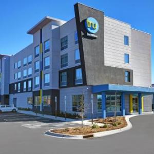 Haw River Ballroom Hotels - Tru By Hilton Burlington Nc