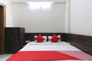 OYO 46617 La Flora, Indore