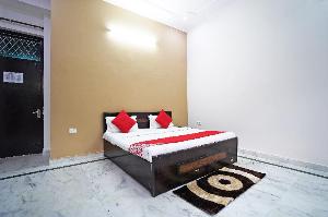 OYO 46425 Krishna Vedanand Residency, Greater Noida