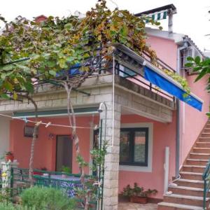 Apartments with parking space Rogoznica - 15876
