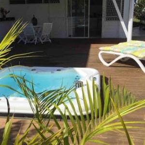 Maison charmante à Les Trois-Îlets avec jacuzzi