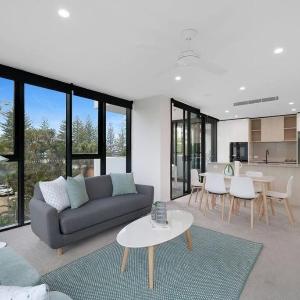 2 Bedroom Luxury in Burleigh Heads!