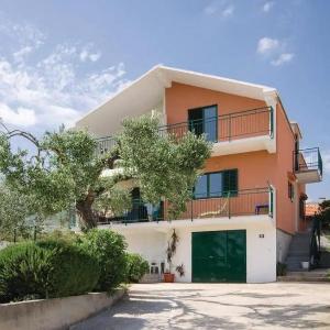 Family-friendly apartments with swimming pool Kastel Novi Kastela - 22569