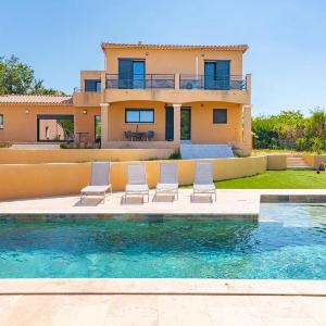 Awesome Home In Arles