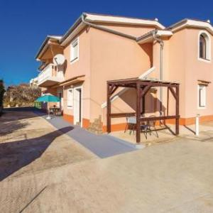 Three-Bedroom Holiday Home in Pag