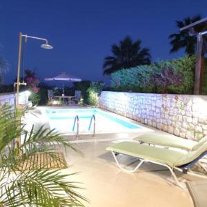 Villa with private pool just 3 minutes from the beach