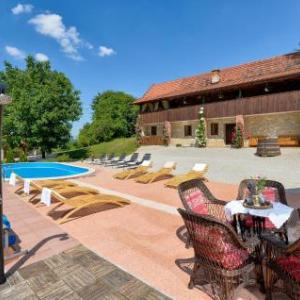 Stunning home in Novi Marof with WiFi 3 Bedrooms and Jacuzzi