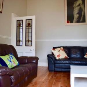 Stylish 4BD Cottage Near Botanical Gardens