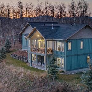 Sugar Loaf Haven by KABINO Huge Views Garage Fishing Snowmobile