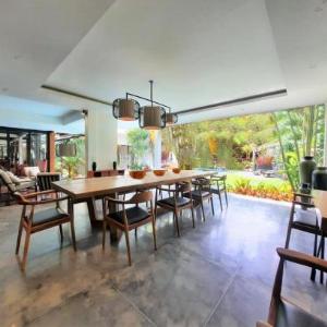 You think you know Canggu - Think again! Stunning LARGE LUXXE 7bed Villa