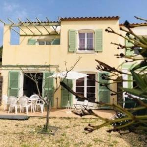 Villa 4 pièces pour 6 personnes avec terrasse jardin garage et WIFI à Narbonne-Plage - FR-1-409-136