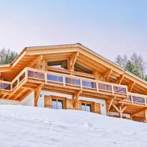 Grand Chalet with Jacuzzi on Slopes in Riddes