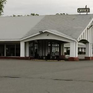 Town Line Inn