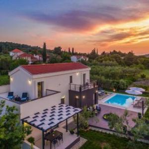 Awesome home in Zdrelac w/ Outdoor swimming pool Jacuzzi and 3 Bedrooms