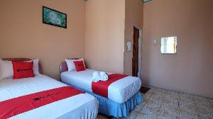 RedDoorz near Mangrove Forest Kupang, Kupang