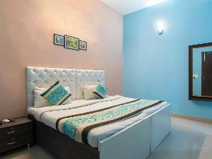 OYO 9935 Hotel Mango House, Noida