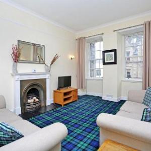 World's End - Historic 2 bed on the Royal Mile sleeps 4