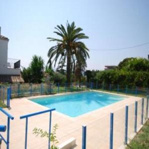 Modern one bedroomed apartment just off the Cannes Seafront with a terrace and pool access 1753