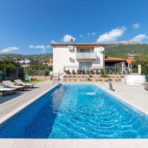 Holiday house with a swimming pool Kastel Stari Kastela - 22832