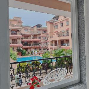 STAY & EXPLORE - Luxury Pool view 1 BHK with bathtub near Calangute Baga Beach