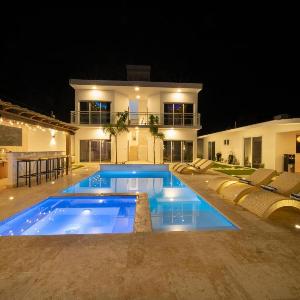Green Palace - 7br Luxury Villa in Sosua 3mins from strip plus 24hr security