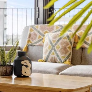 Charming & Peaceful - 2BR APT in Wentworth Point