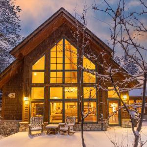 Warm Spacious and Elegant Breckenridge Home near golf course hot tub arcade machine foosball
