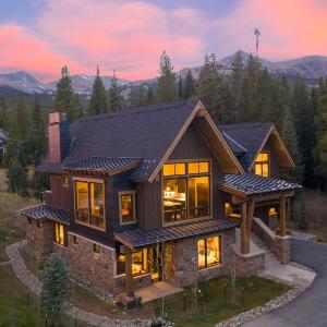 Newly built Luxury Home 5-Star Finishes SHUTTLE to slopes backs to Breckenridge Nordic Center!
