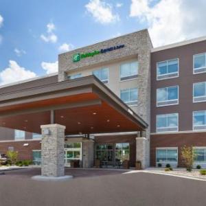 Holiday Inn Express & Suites Grand Rapids Airport - South