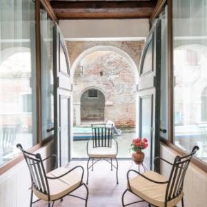 Riva Palace Apartments by Wonderful Italy