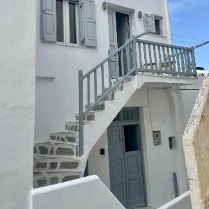 Elenita’s Mykonos town flat