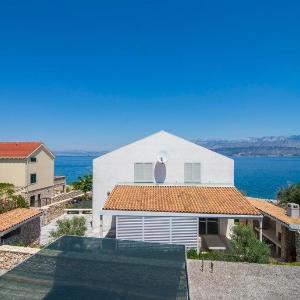 Apartments by the sea Splitska Brac - 22683