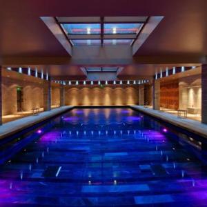Hotel de Bourgtheroulde Autograph Collection