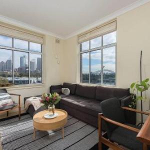 Sun-filled Apartment with Stunning Harbour Views H353