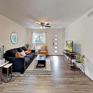 New Listing! Travis Heights Haven Near Trendy Soco Condo