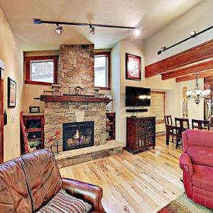 New Listing! Updated Retreat With Sauna Near Ski Lift Townhouse