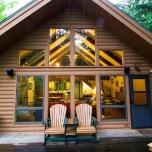 Creekside Uppa Creek Cabin with Hot Tub by AAA Red Lodge Rentals