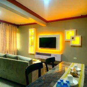 2 Bedroom Spaciou APT WITH WiFi Power Backup
