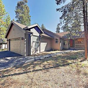 New Listing! Spacious Sunriver Haven With Hot Tub Home