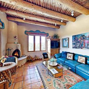 An Enchanting Casita With Patio & Kiva Fireplace Cottage