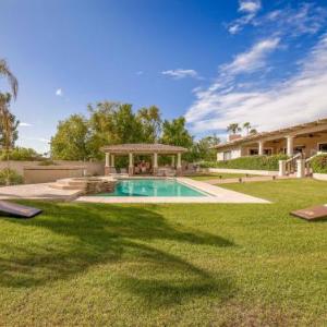 New Listing! Expansive Estate With Pool & Spa Home