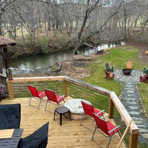 Bear Naked Hideaway - Relax in the hot tub with sounds from the nearby creek
